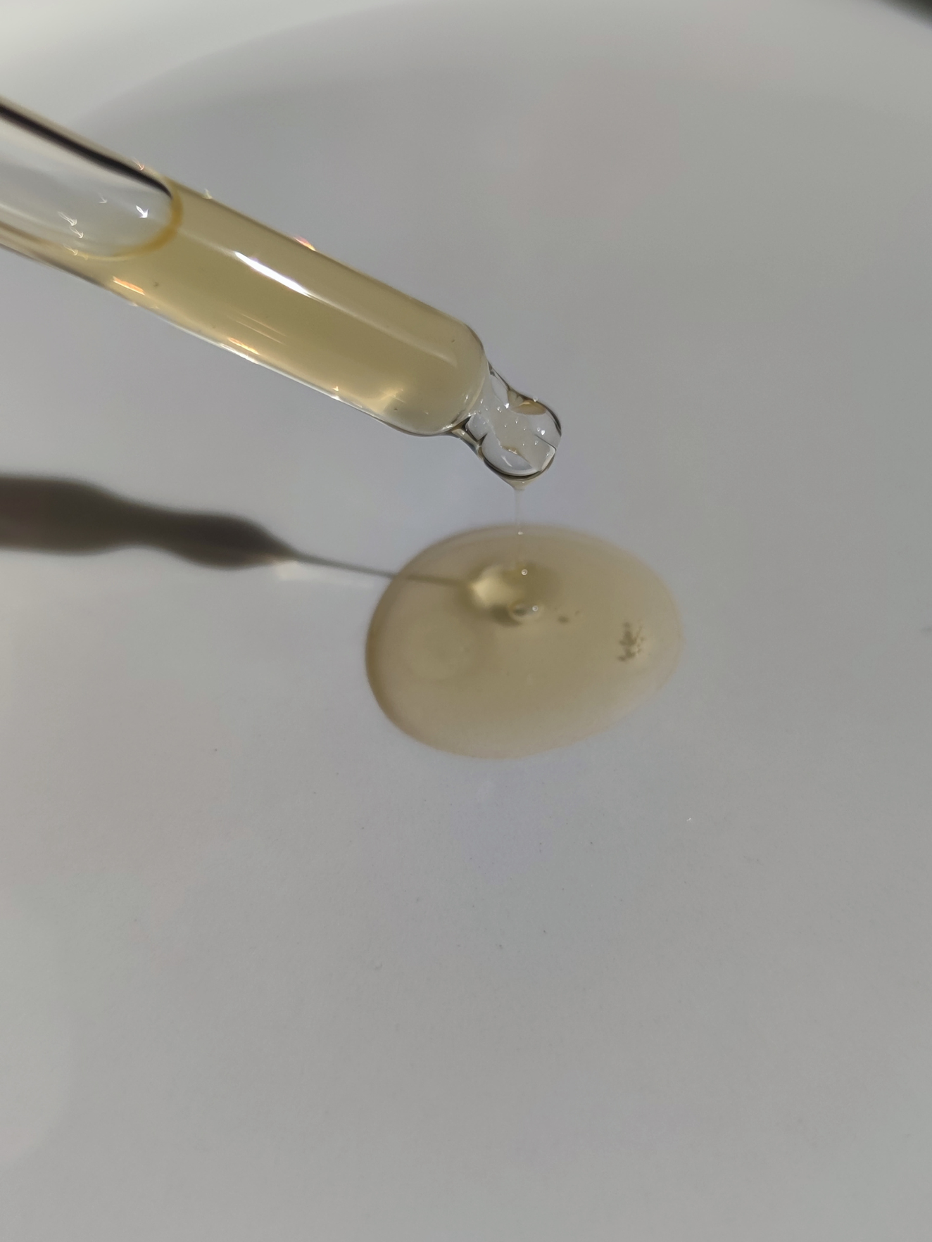 Goute-De-Sérum-HydraItense Sérum Hydratation à l'acide Hyaluronic