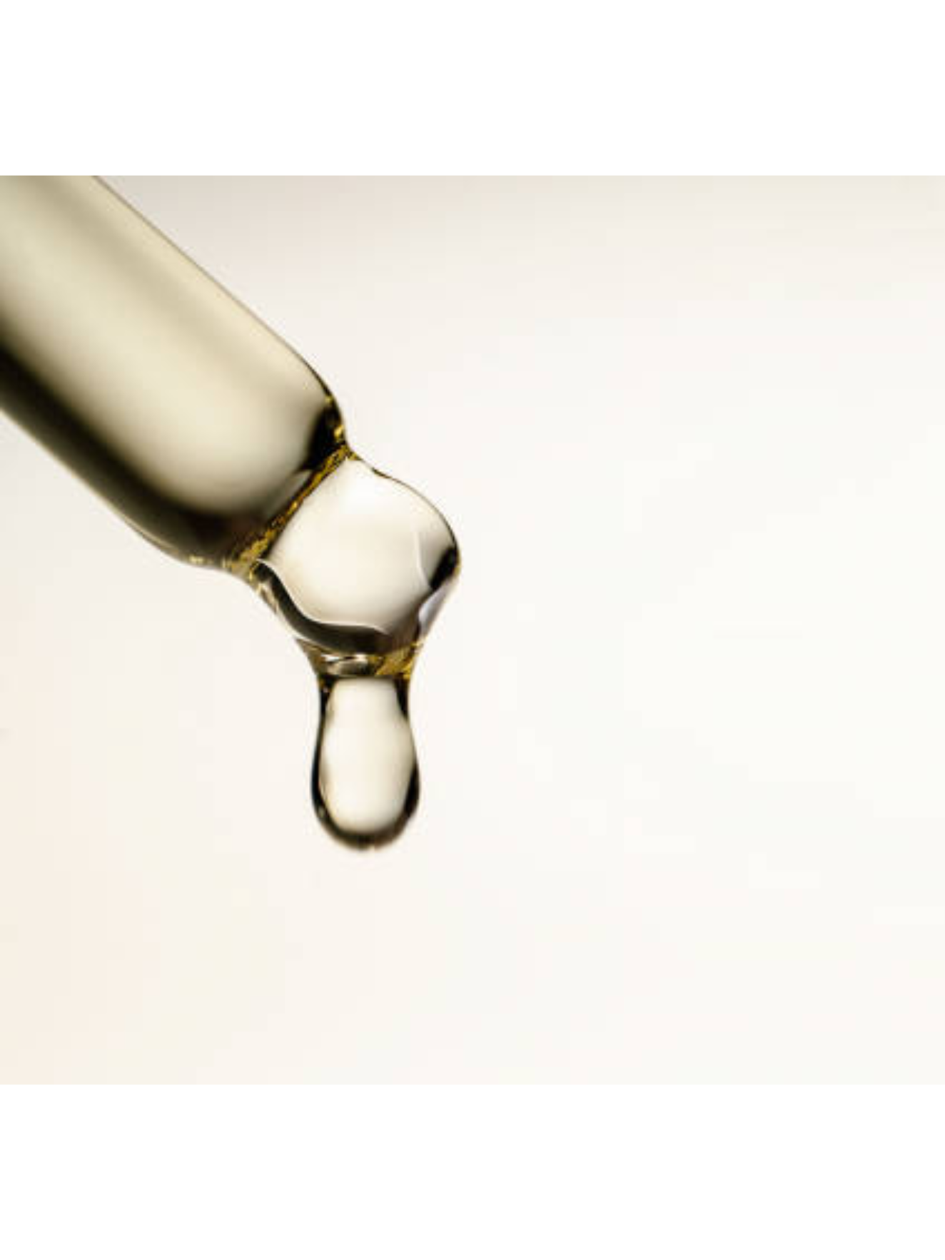 Goute-De-Sérum-CicArgent Texture du sérum cicargent à base de poudre d'argent